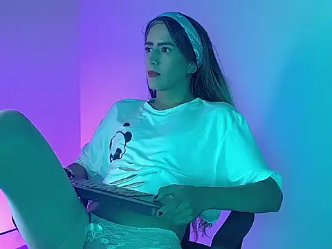 Snapshot of everly_monroe chatting on October 17, 2025, 5:37 pm everly monroe online show from October 17, 2025, 5:37 pm