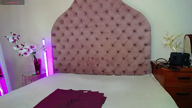 Snapshot of _Agata_ chatting on May 10, 2026, 6:18 am Agata online show from May 10, 2026, 6:18 am