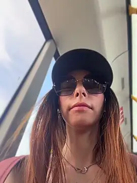 Amelie Crosby online show from June 6, 2026, 1:38 pm