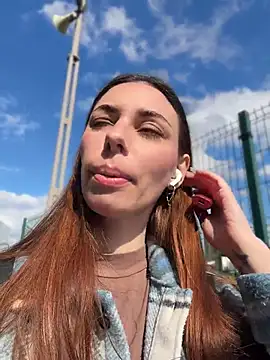 Amelie Crosby online show from June 14, 2026, 1:35 pm