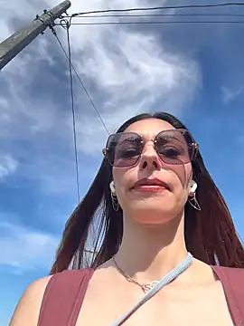 Amelie Crosby online show from June 21, 2026, 1:46 pm