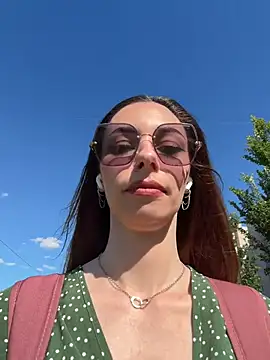 Amelie Crosby online show from June 22, 2026, 1:30 pm