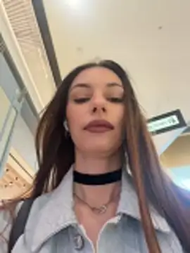 Amelie Crosby online show from June 27, 2026, 1:17 pm