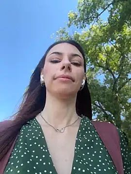 Amelie Crosby online show from June 29, 2026, 2:06 pm