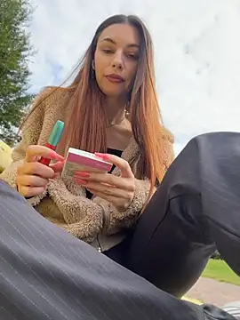Amelie Crosby online show from July 20, 2026, 2:08 pm