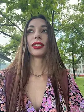 Amelie Crosby online show from July 25, 2026, 1:19 pm