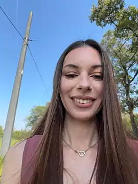 Amelie Crosby online show from July 27, 2026, 1:29 pm