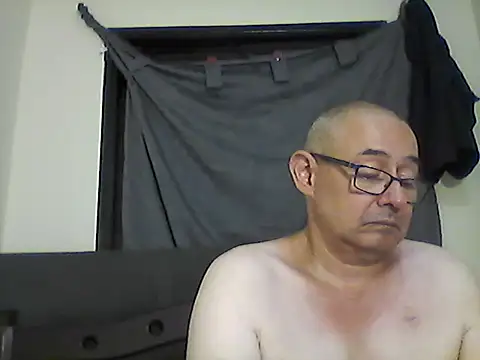 Snapshot of Marlon92700 chatting on April 28, 2026, 10:59 pm Marlon92700 online show from April 28, 2026, 10:59 pm