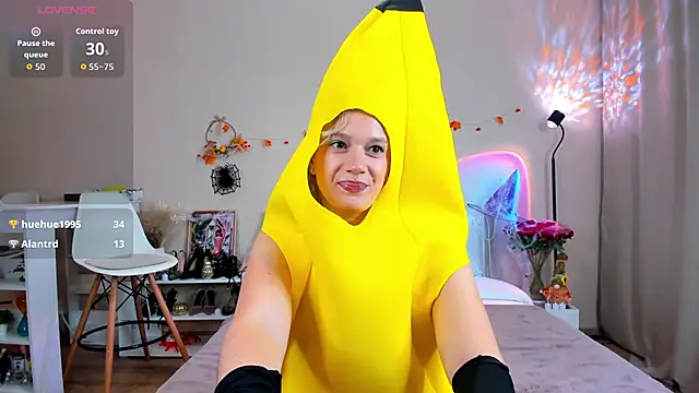 Snapshot of EmiSoul chatting on October 31, 2025, 4:35 am EmiSoul online show from October 31, 2025, 4:35 am