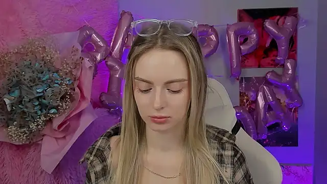 Snapshot of JuliaBrewwer chatting on September 11, 2025, 5:40 am JuliaBrewwer online show from September 11, 2025, 5:40 am