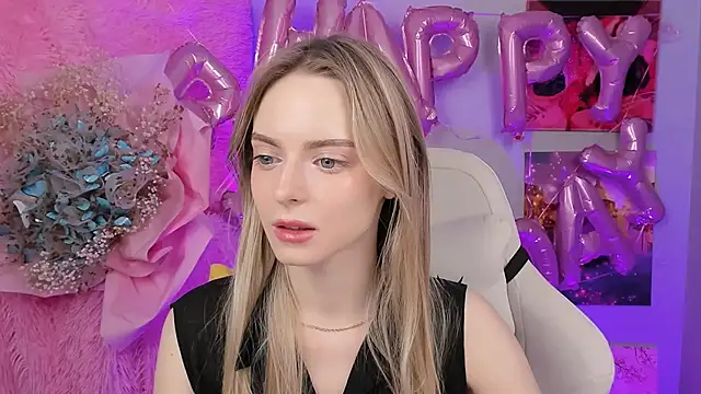 Snapshot of JuliaBrewwer chatting on September 22, 2025, 10:39 am JuliaBrewwer online show from September 22, 2025, 10:39 am