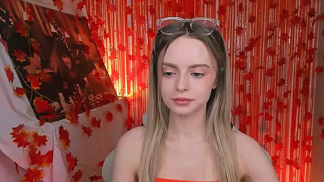 Snapshot of JuliaBrewwer chatting on October 11, 2025, 12:47 pm JuliaBrewwer online show from October 11, 2025, 12:47 pm