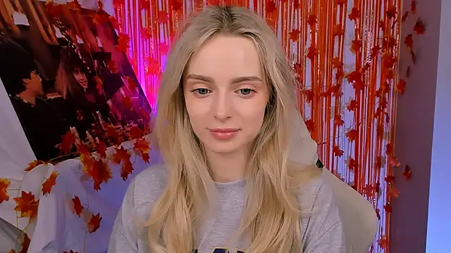 Snapshot of JuliaBrewwer chatting on November 17, 2025, 1:06 pm JuliaBrewwer online show from November 17, 2025, 1:06 pm