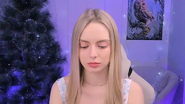 Snapshot of JuliaBrewwer chatting on December 17, 2025, 1:50 pm JuliaBrewwer online show from December 17, 2025, 1:50 pm