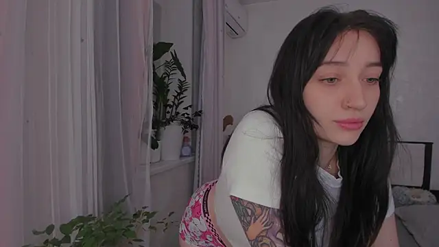 Snapshot of AriellaAllure chatting on November 17, 2025, 12:55 pm AriellaAllure online show from November 17, 2025, 12:55 pm