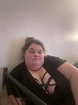 Curvy Geordie LouiseX online show from May 13, 2026, 9:11 pm