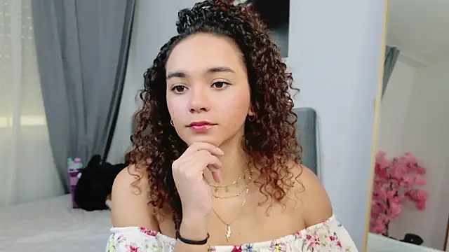 Snapshot of Taylor_Tina chatting on October 19, 2025, 12:17 pm Taylor Tina online show from October 19, 2025, 12:17 pm