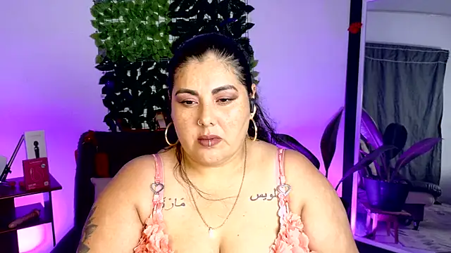 Snapshot of AndreaKinky chatting on June 16, 2026, 10:23 pm AndreaKinky online show from June 16, 2026, 10:23 pm