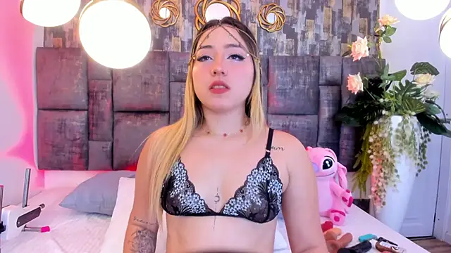 Snapshot of PatyLawrence chatting on November 16, 2025, 1:55 am PatyLawrence online show from November 16, 2025, 1:55 am