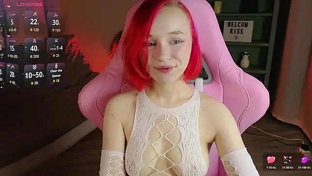 NaomiYoru online show from November 28, 2025, 8:33 pm