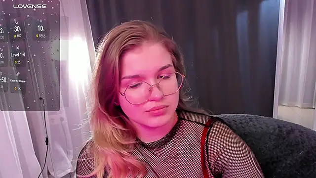 SophieMurrr online show from September 17, 2025, 3:35 pm