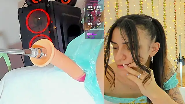 Kitty  Rose   online show from October 15, 2025, 10:26 am