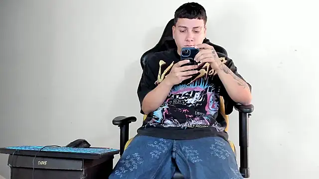 Snapshot of HELLSTAR chatting on November 24, 2025, 6:18 pm HELLSTAR online show from November 24, 2025, 6:18 pm