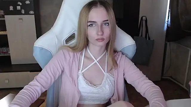 Snapshot of Cutti_Crystal chatting on September 30, 2025, 6:07 am Cutti Crystal online show from September 30, 2025, 6:07 am