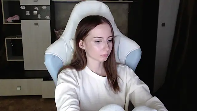 Snapshot of Cutti_Crystal chatting on October 27, 2025, 6:12 pm Cutti Crystal online show from October 27, 2025, 6:12 pm