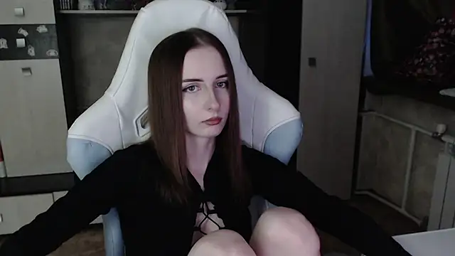 Snapshot of Cutti_Crystal chatting on November 8, 2025, 1:28 am Cutti Crystal online show from November 8, 2025, 1:28 am