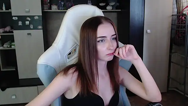 Snapshot of Cutti_Crystal chatting on November 12, 2025, 6:58 am Cutti Crystal online show from November 12, 2025, 6:58 am