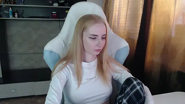 Snapshot of Cutti_Crystal chatting on March 10, 2026, 11:26 am Cutti Crystal online show from March 10, 2026, 11:26 am