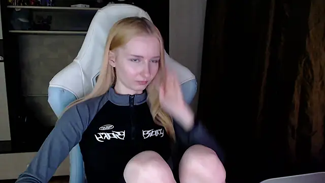 Snapshot of Cutti_Crystal chatting on March 25, 2026, 11:55 pm Cutti Crystal online show from March 25, 2026, 11:55 pm