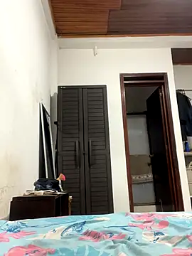 Snapshot of Huitaca_ chatting on November 14, 2025, 2:43 am Huitaca online show from November 14, 2025, 2:43 am