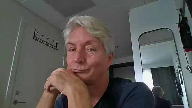 Snapshot of Swegay12-Exhi chatting on October 5, 2025, 1:09 pm Swegay12-Exhi online show from October 5, 2025, 1:09 pm