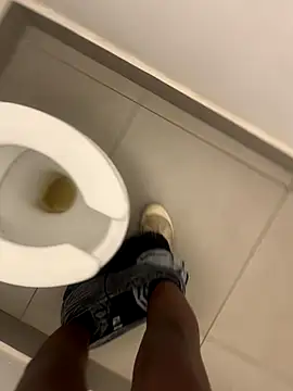 Snapshot of kamo012000 chatting on December 3, 2025, 10:35 am kamo012000 online show from December 3, 2025, 10:35 am