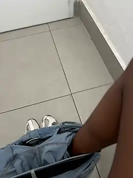 Snapshot of kamo012000 chatting on February 19, 2026, 12:12 pm kamo012000 online show from February 19, 2026, 12:12 pm