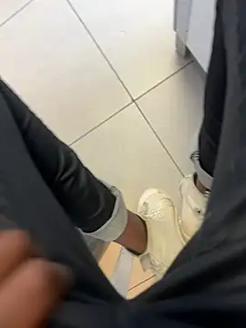 Snapshot of kamo012000 chatting on March 7, 2026, 8:44 am kamo012000 online show from March 7, 2026, 8:44 am