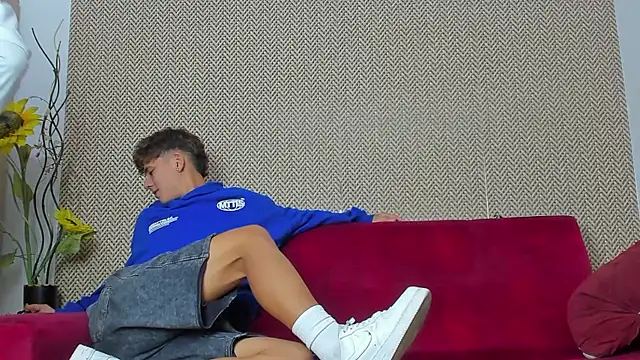 willy sexxx18 online show from February 19, 2026, 7:32 pm