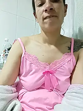 Snapshot of kim_lebanon chatting on September 26, 2025, 5:44 am kim lebanon online show from September 26, 2025, 5:44 am