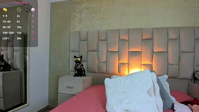 cloesummerr  online show from November 22, 2025, 12:04 pm