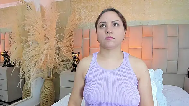 cloesummerr  online show from December 5, 2025, 12:47 pm