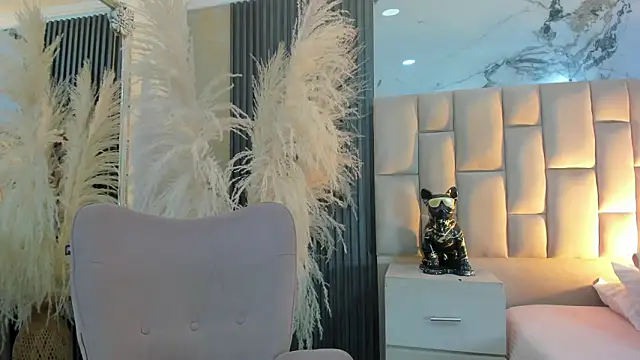 cloesummerr  online show from February 9, 2026, 1:04 pm