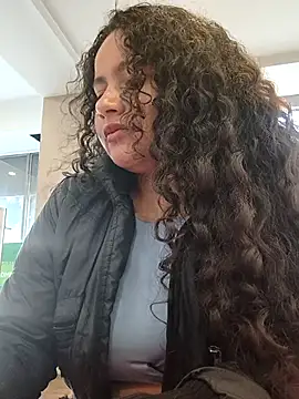 Snapshot of Yaya_watson chatting on November 20, 2025, 7:35 pm Yaya watson online show from November 20, 2025, 7:35 pm