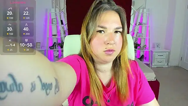 Snapshot of Sofii_darling chatting on June 4, 2026, 4:35 pm Sofii darling online show from June 4, 2026, 4:35 pm