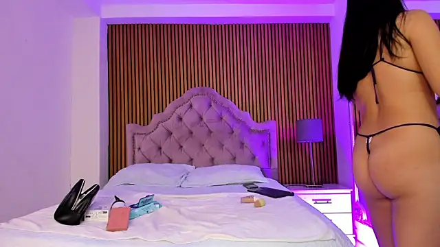 Starbutterflyy  online show from November 17, 2025, 4:07 am