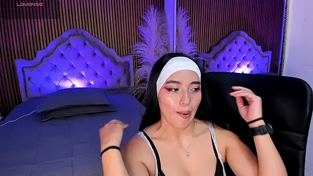 Starbutterflyy  online show from March 4, 2026, 5:02 am