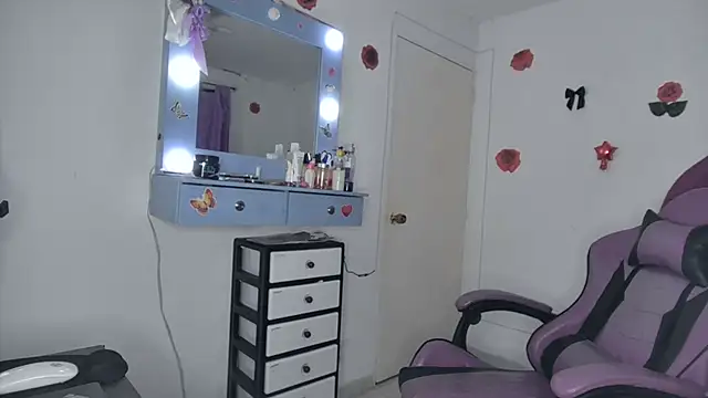 Snapshot of soffy_rosses chatting on June 25, 2026, 2:00 am soffy rosses online show from June 25, 2026, 2:00 am