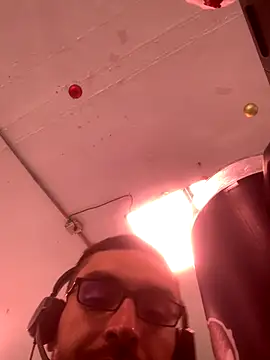 malek xarx  online show from December 2, 2025, 2:56 pm