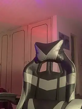 malek xarx  online show from February 18, 2026, 4:52 am